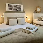 House Three 圣波拉
