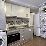 House Three Lejlighed *